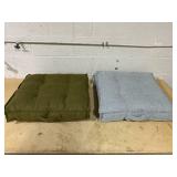 LOT OF 2 Happy Hounds Dog Beds Size M