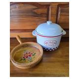 Chili Crock and Decorative Wooden "Pan"