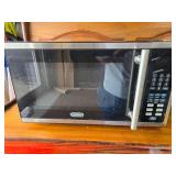 700 Watt Like New Microwave