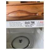 700 Watt Like New Microwave