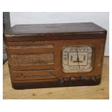 Air Master Vintage Table Radio - Wood Cabinet, Vacuum Tube Receiver, Made in USA