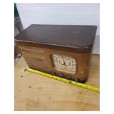 Air Master Vintage Table Radio - Wood Cabinet, Vacuum Tube Receiver, Made in USA