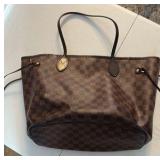 LOUIS Vuitton purse (authenticity unknown)
