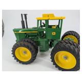 John Deere 7520 Die-Cast Tractor - Ertl Co. Green/Yellow Toy Model