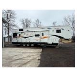2006 CrossRoads Cross Terrain Toy Hauler 5th Wheel – Triple Axle – Generator – 2 Slide Outs