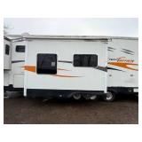2006 CrossRoads Cross Terrain Toy Hauler 5th Wheel – Triple Axle – Generator – 2 Slide Outs