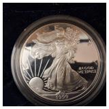 Gift Box BU 1999 American Silver Eagle :: .999 Silver :: Weight: 31.1 g Diameter: 40.6 mm :: $1