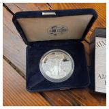 Gift Box BU 1999 American Silver Eagle :: .999 Silver :: Weight: 31.1 g Diameter: 40.6 mm :: $1