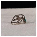 Sterling & Turquoise Ring with Center stone - Size 6  2.6g