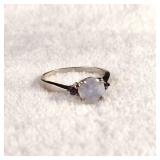 Silver 925 - ring with lavender stone and amethyst side stones - size 8 - 2.3g