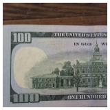 Series 2009A   $100 Federal Reserve Note :: Star Note! :: Clean and crisp condition :: Collectible!