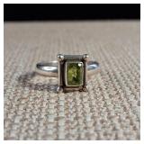 Green - Emerald Cut Peridot Stone - 925 Sterling Silver - Ring - Size 7 - 2.6g