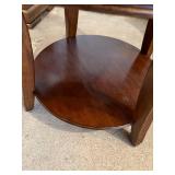 Round End Table with Curved Legs