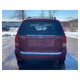 2007 HYUNDAI ENTOURAGE GLS *2 Owner | No Accidents Reported* (NO RESERVE)
