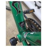 Specialized Hotrock Green Mountain Bike - Front Suspension, Aluminum Frame