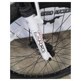 Genesis V2100 Mountain Bike - Lightweight Alloy Frame - 21-Speed