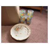Floral china dinnerware set - Cups, saucers & plates & metal baking pans