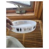 vintage Bakeware Set with Glass Lid - 3-Piece Diamond Pattern