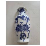 Blue & White Chinese Porcelain Vases, Jars & Teapot Collection