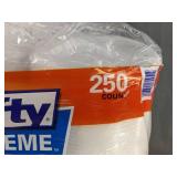 250 Hefty Supreme Lunch Plates 8 7/8 in - Brand New