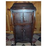 Victor Victrola Antique Phonograph Cabinet/Record Player