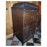 Victor Victrola Antique Phonograph Cabinet/Record Player