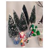 Department 56 Holiday Figurines/Statues for Villages