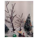 Department 56 Holiday Figurines/Statues for Villages