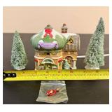 Department 56 "North Pole Beauty Shop"