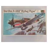 Curtiss P-40E "Flying Tiger" Model Airplane Set