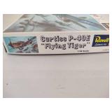 Curtiss P-40E "Flying Tiger" Model Airplane Set