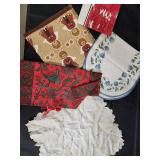 Assorted Vintage Lace Table Linens & Linen Napkins - Tablecloths & Placemats