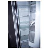 LG Stainless Steel Refrigerator & Freezer Combo. (Ice/Water) Scratch & Dent For Parts Only