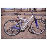 Bicycle. Mongoose 7500 Pacific 26"