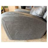 Pulaski Leather Power Glider Recliner ITM./ART. 2000233 with USB & Power Headrest