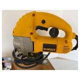 DeWalt DW317 Jig Saw 120V 5.5A Orbital 1 in Stroke 0-3100 SPM with Blades