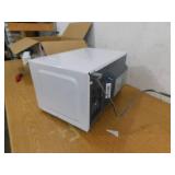 Magic Chef 0.7 cu. ft. 700-Watt Countertop Microwave in White