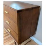 MB - Scandinavian Design Hendrick Dresser