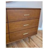 MB - Scandinavian Design Hendrick Dresser