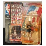 LL - Allen Iverson Figurines Pair - 1999/00 NBA Court Collection (Philadelphia 76ers)