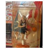 LL - Allen Iverson Figurines Pair - 1999/00 NBA Court Collection (Philadelphia 76ers)