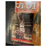 LL - Allen Iverson Figurines Pair - 1999/00 NBA Court Collection (Philadelphia 76ers)