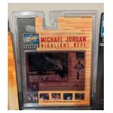 LL - Michael Jordan Highlight Reel Card & Bulls Figurines (Court Collection) - Mattel