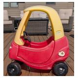 BY - Little Tikes Cozy Coupe - Gas Cap Damaged Ride-On Toy