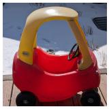 BY - Little Tikes Cozy Coupe - Gas Cap Damaged Ride-On Toy