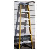 G - Werner 6 ft Fiberglass Ladder - 225 lb Capacity, Non-Conductive
