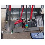 G - Yard Tools & Shovels - Assorted Garden Tools Set