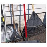 G - Yard Tools & Shovels - Assorted Garden Tools Set