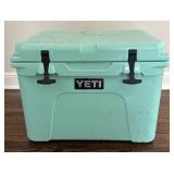 BR1 - Seafoam Green YETI Cooler with 3 YETI ICE Packs