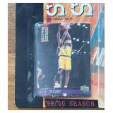 K - New NBA Superstars Kobe Bryant Figurine & Card Set
